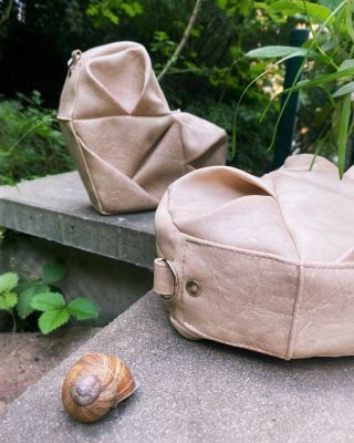 Jemnost sama, to je tahle písková srdcovka s jedinečnou strukturou..úplně poslední kousek skladem najdete v @kurazcz 🤎