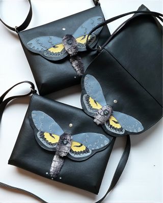 Kdy jindy než dneska..tyhle limitkové svítící dušičky najdete zase po roce k objednání na eshopu 💡💀💡