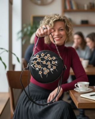 Tahle veleoblíbená rozkvetlá kabelka je zpět..našila jsem pár kousků, tak neváhejte sdílet link z profilu svým drahým...