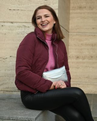 Mám ráda, když jsou kousky multifunkční a jde je tak vyladit na různé příležitosti..a na tenhle střih kombinující...